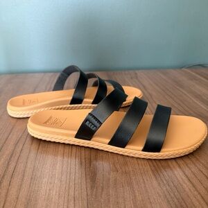 Reef women’s cushion ruby Sandals, black, 8